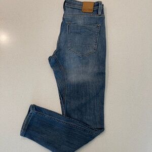 Duer Performance Denim Slim Fit Pants in Tidal. 32x32